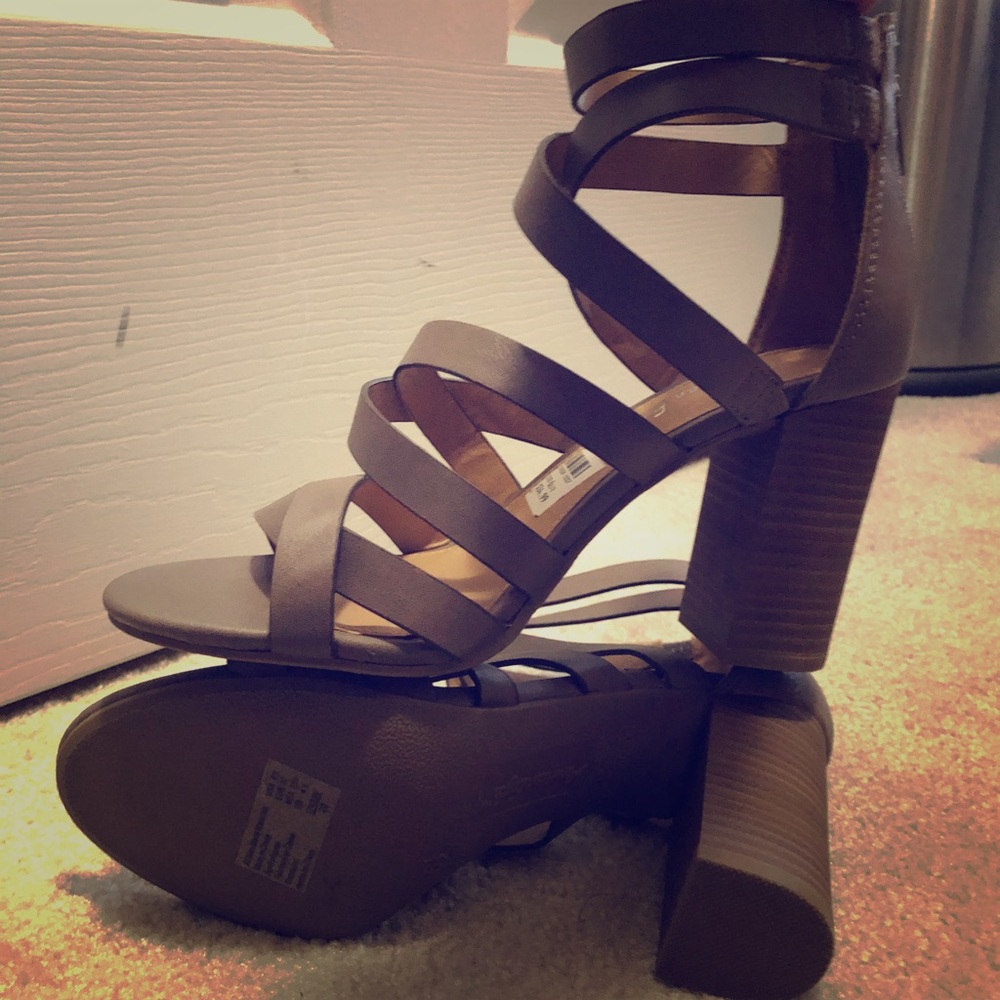 American Eagle heels